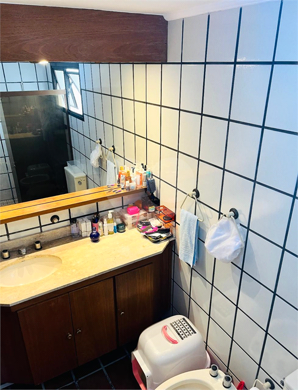 Apartamento em Moema 158 m² de área útil, com 4 quartos, 4 suítes e 6 banheiros, 3 vagas de garagem.