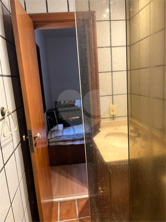 Apartamento em Moema 158 m² de área útil, com 4 quartos, 4 suítes e 6 banheiros, 3 vagas de garagem.