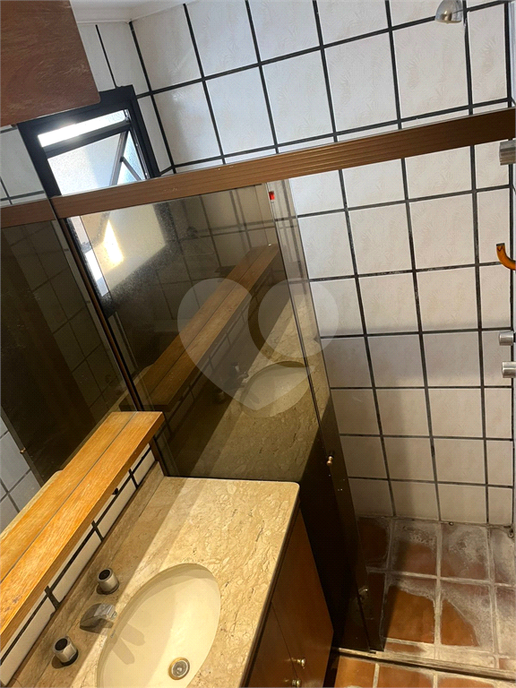 Apartamento em Moema 158 m² de área útil, com 4 quartos, 4 suítes e 6 banheiros, 3 vagas de garagem.