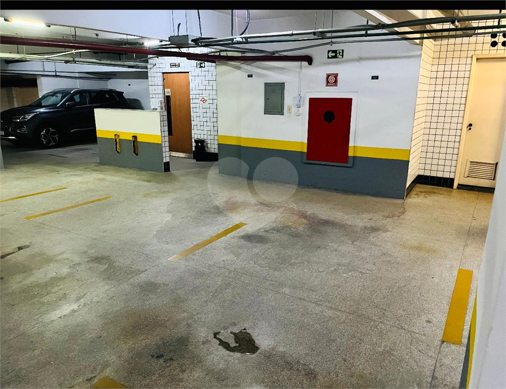 Apartamento em Moema 158 m² de área útil, com 4 quartos, 4 suítes e 6 banheiros, 3 vagas de garagem.