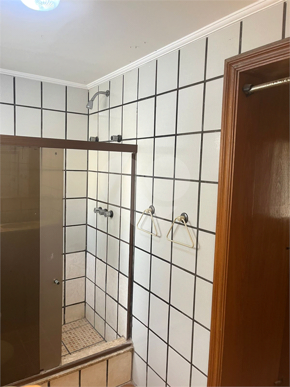 Apartamento em Moema 158 m² de área útil, com 4 quartos, 4 suítes e 6 banheiros, 3 vagas de garagem.