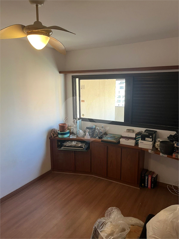 Apartamento em Moema 158 m² de área útil, com 4 quartos, 4 suítes e 6 banheiros, 3 vagas de garagem.