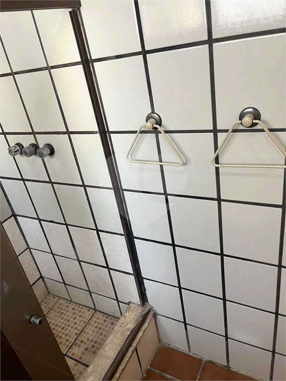 Apartamento em Moema 158 m² de área útil, com 4 quartos, 4 suítes e 6 banheiros, 3 vagas de garagem.