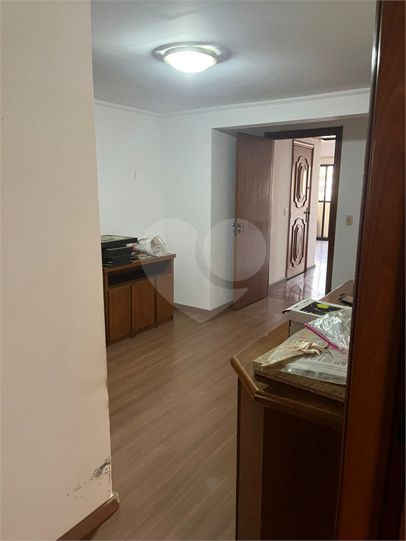 Apartamento em Moema 158 m² de área útil, com 4 quartos, 4 suítes e 6 banheiros, 3 vagas de garagem.
