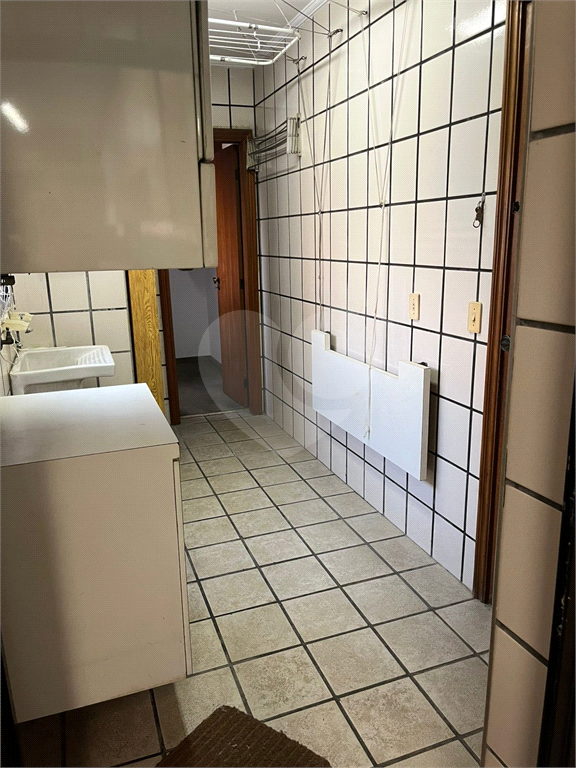 Apartamento em Moema 158 m² de área útil, com 4 quartos, 4 suítes e 6 banheiros, 3 vagas de garagem.