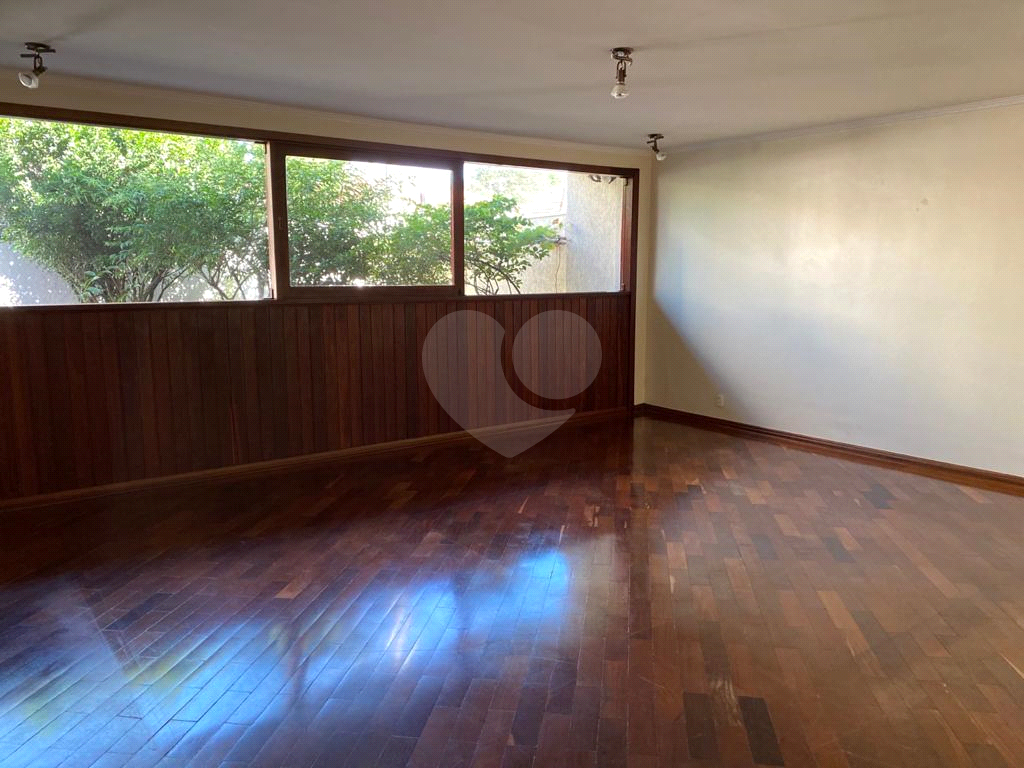 Casa à venda e aluguel com 4 quartos, 358m² - Foto 1