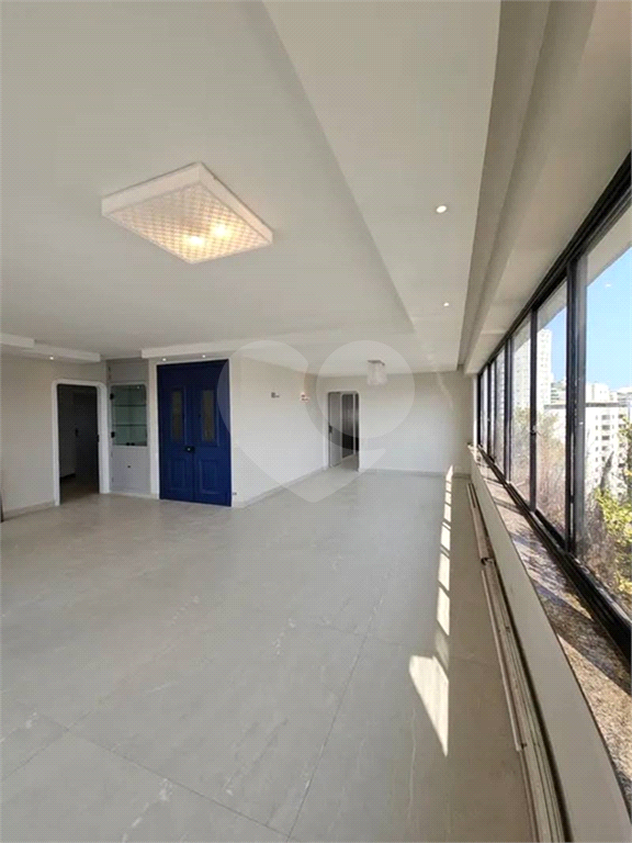 Apartamento de 180 m², 4 Quartos e 4 Banheiros – Totalmente Reformado e Pronto para Morar