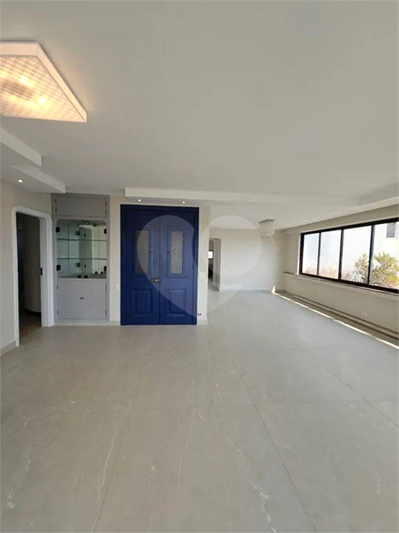Apartamento de 180 m², 4 Quartos e 4 Banheiros – Totalmente Reformado e Pronto para Morar