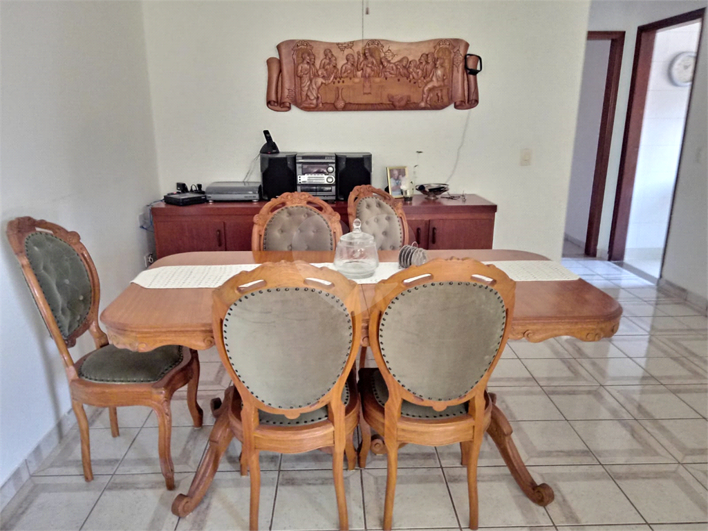 Casa à venda com 3 quartos, 284m² - Foto 4