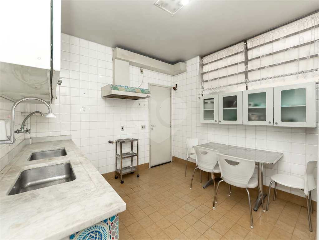APARTAMENTO em PINHEIROS