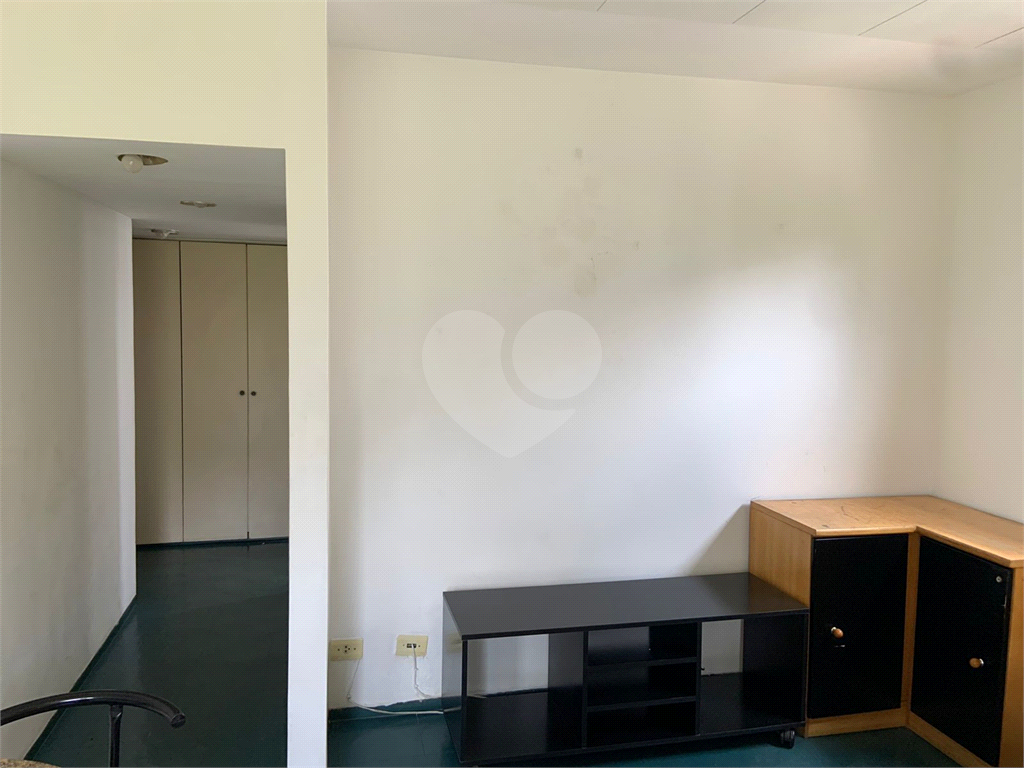 LOCAÇÃO COM MOBILIA E 2 VAGAS DE GARAGEM NEGOCIA 
