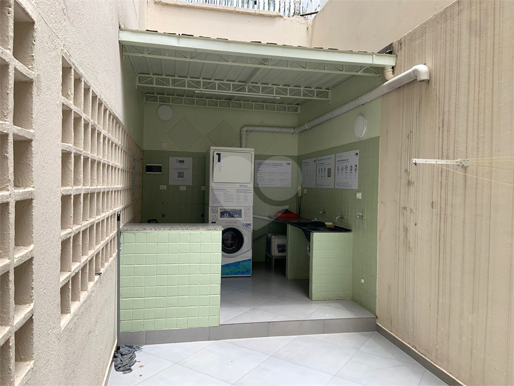 LOCAÇÃO COM MOBILIA E 2 VAGAS DE GARAGEM NEGOCIA 