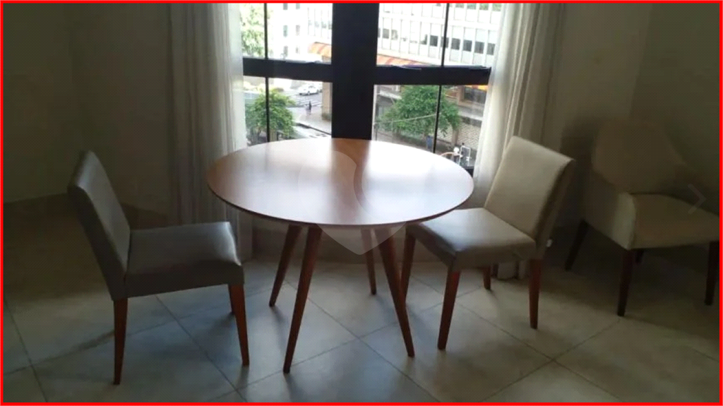 APARTAMENTO em CENTRO