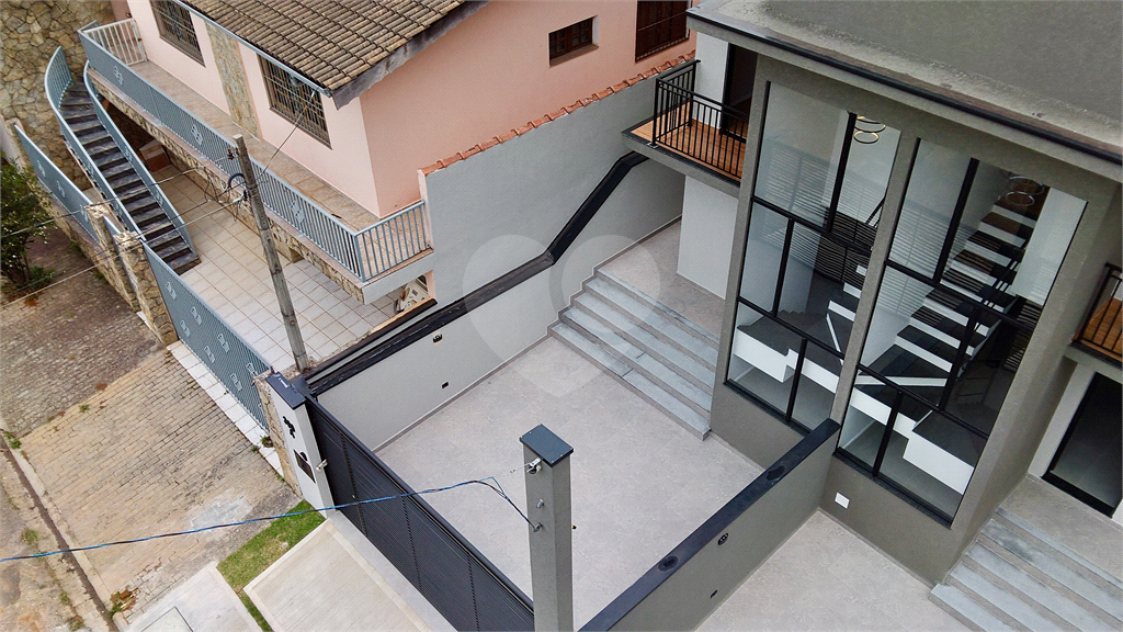 Casa à venda com 3 quartos, 132m² - Foto 2