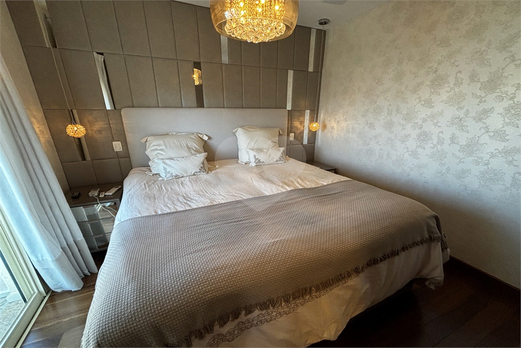 Apartamento porteira fechada com 3 suítes e 6 vagas em Santana
