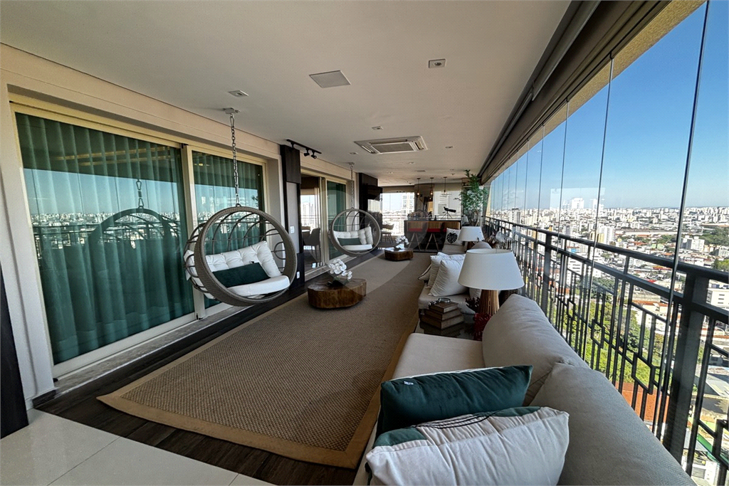 Apartamento porteira fechada com 3 suítes e 6 vagas em Santana