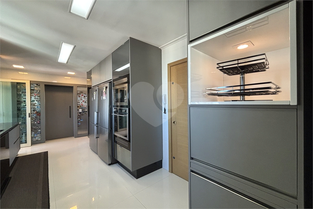 Apartamento porteira fechada com 3 suítes e 6 vagas em Santana