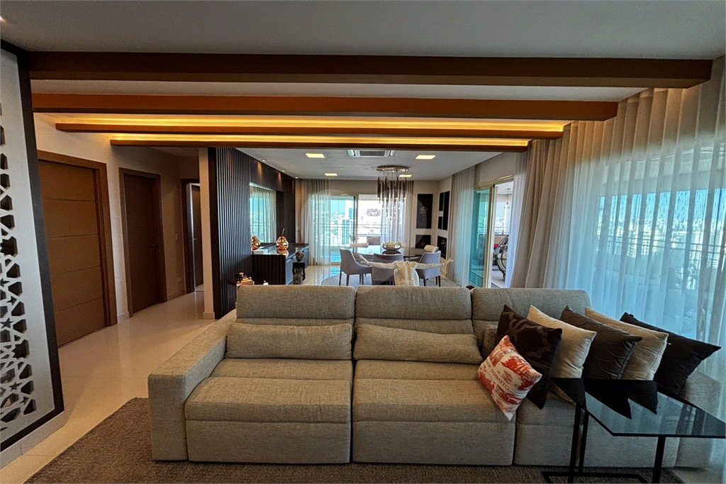 Apartamento porteira fechada com 3 suítes e 6 vagas em Santana
