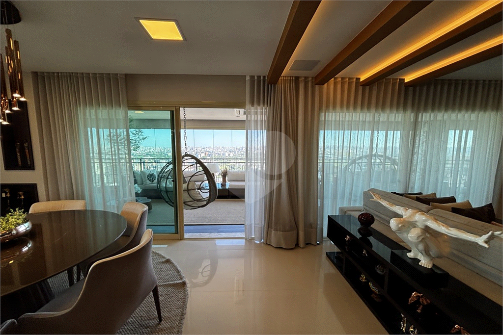 Apartamento porteira fechada com 3 suítes e 6 vagas em Santana
