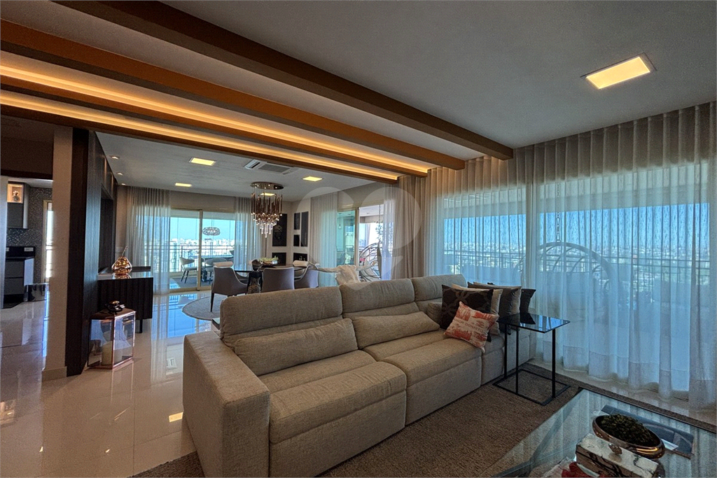 Apartamento porteira fechada com 3 suítes e 6 vagas em Santana