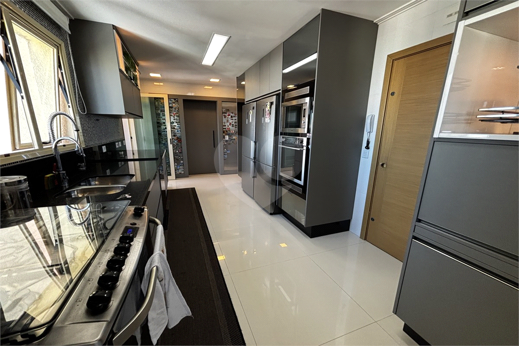 Apartamento porteira fechada com 3 suítes e 6 vagas em Santana