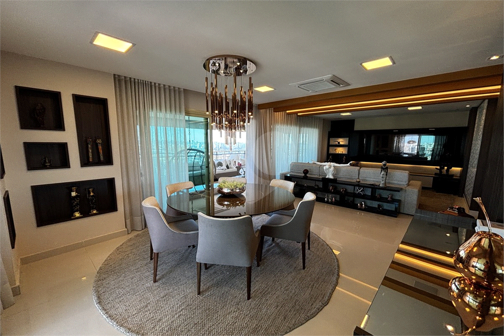 Apartamento porteira fechada com 3 suítes e 6 vagas em Santana