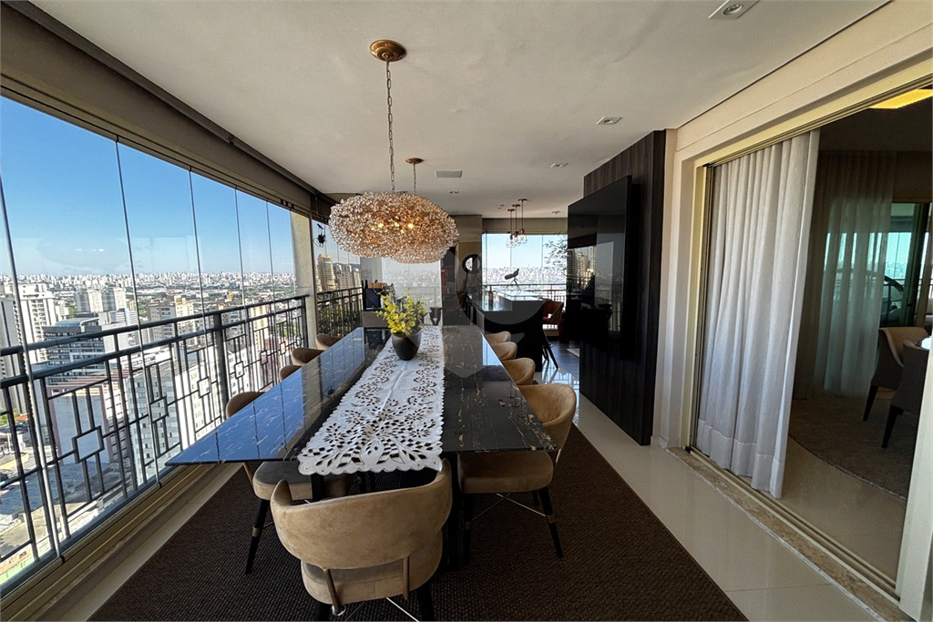 Apartamento porteira fechada com 3 suítes e 6 vagas em Santana