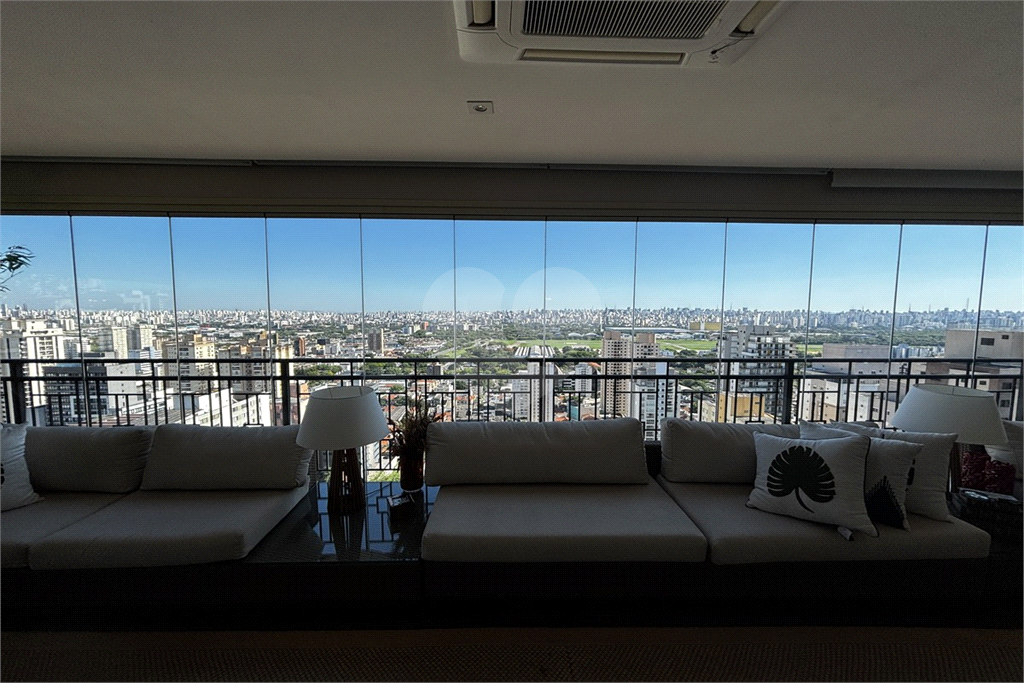 Apartamento porteira fechada com 3 suítes e 6 vagas em Santana