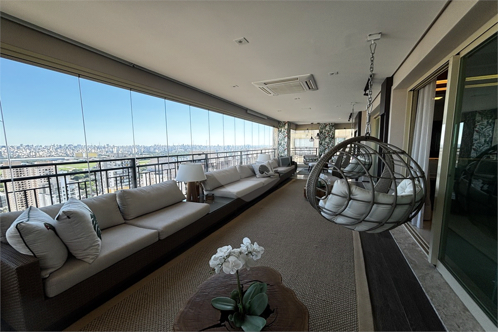 Apartamento porteira fechada com 3 suítes e 6 vagas em Santana