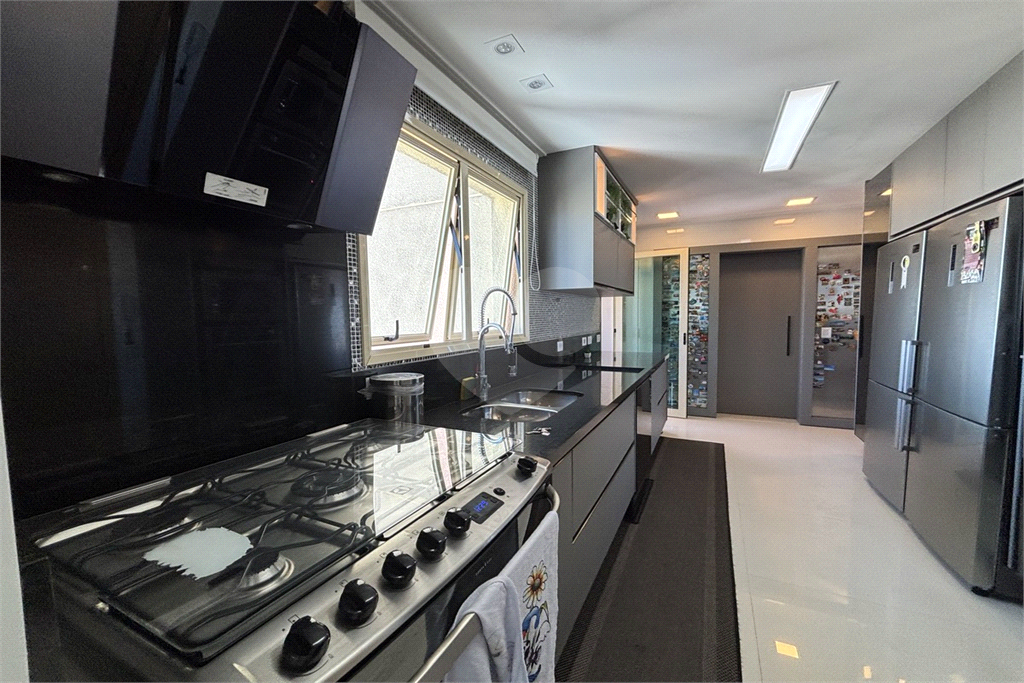Apartamento porteira fechada com 3 suítes e 6 vagas em Santana