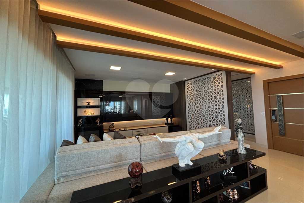 Apartamento porteira fechada com 3 suítes e 6 vagas em Santana