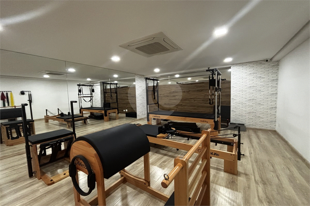 Apartamento porteira fechada com 3 suítes e 6 vagas em Santana