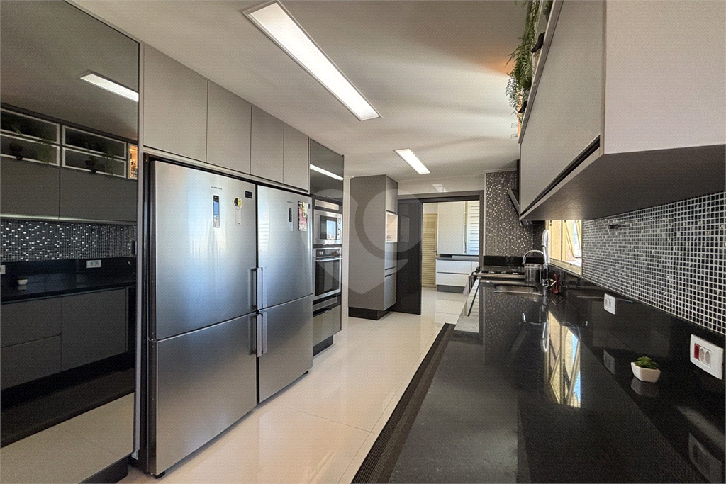 Apartamento porteira fechada com 3 suítes e 6 vagas em Santana