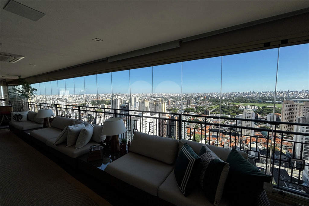 Apartamento porteira fechada com 3 suítes e 6 vagas em Santana