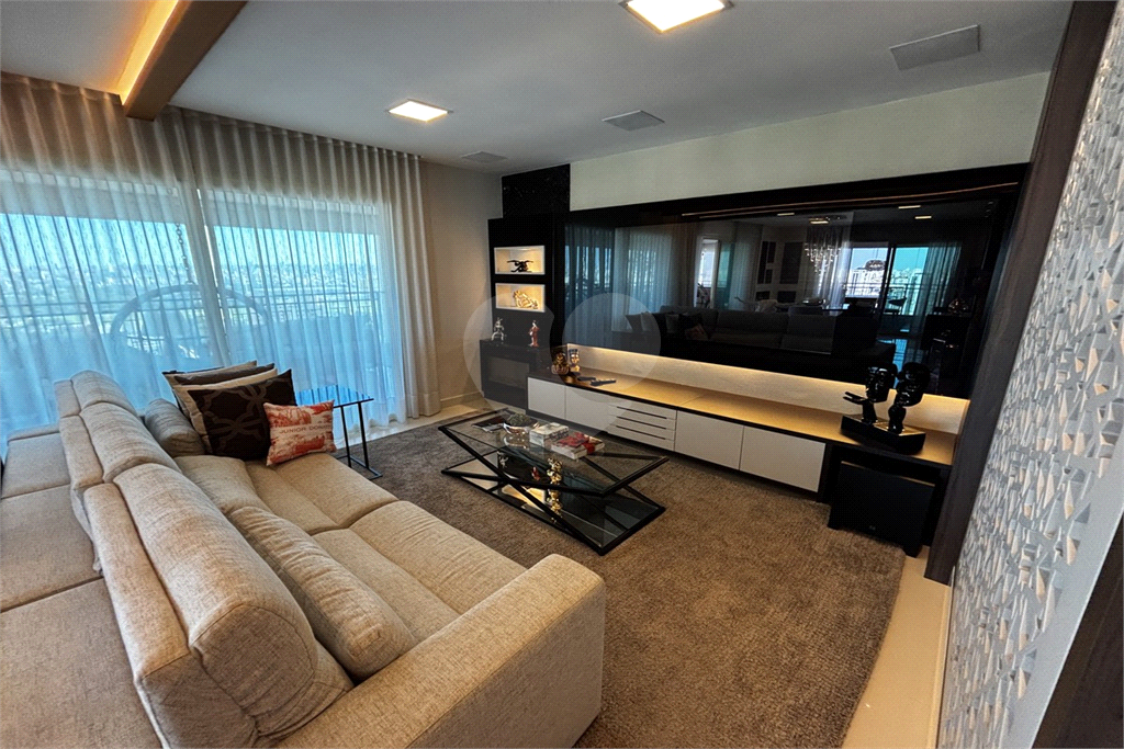 Apartamento porteira fechada com 3 suítes e 6 vagas em Santana
