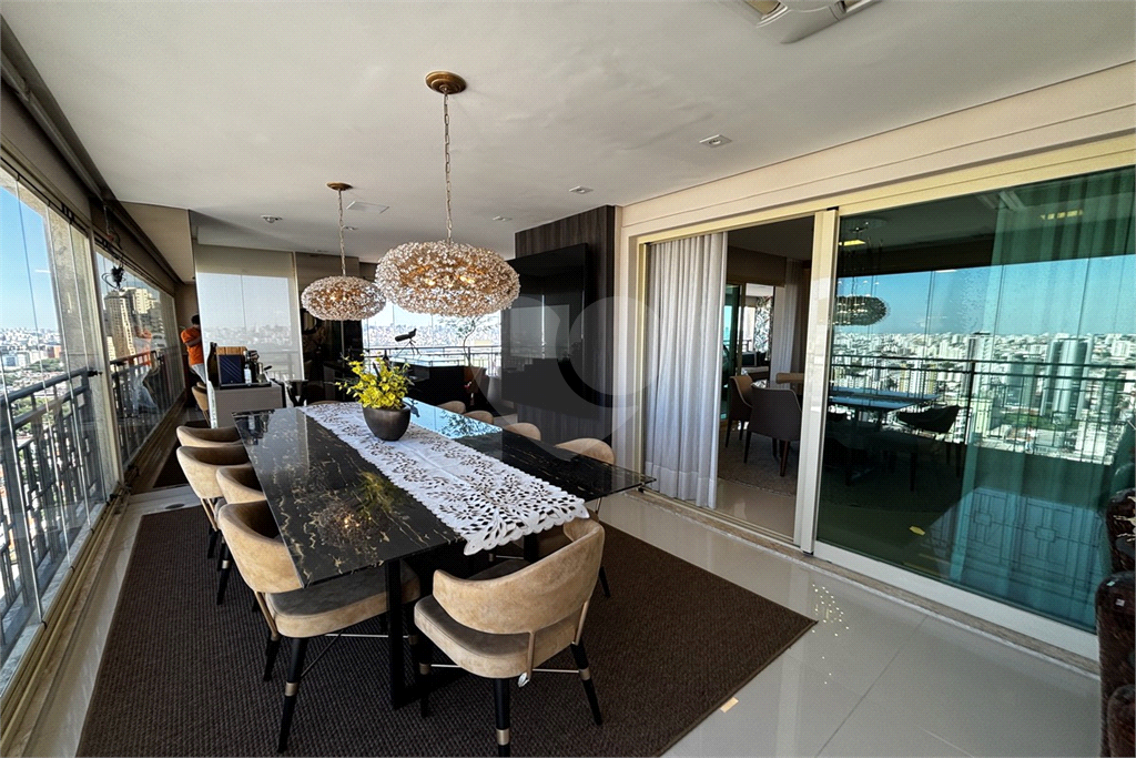 Apartamento porteira fechada com 3 suítes e 6 vagas em Santana