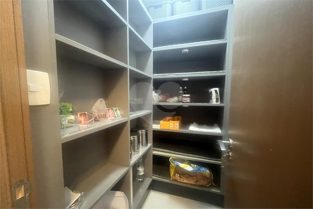 Apartamento porteira fechada com 3 suítes e 6 vagas em Santana