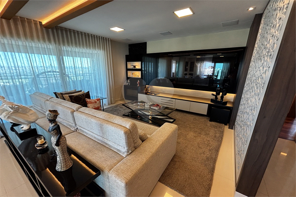 Apartamento porteira fechada com 3 suítes e 6 vagas em Santana