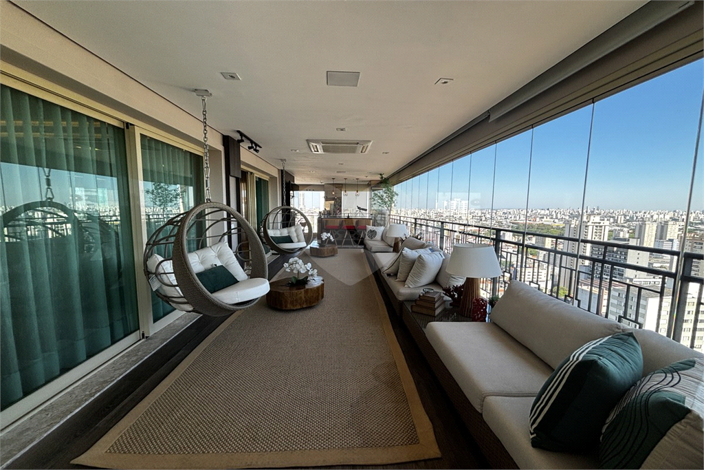 Apartamento porteira fechada com 3 suítes e 6 vagas em Santana