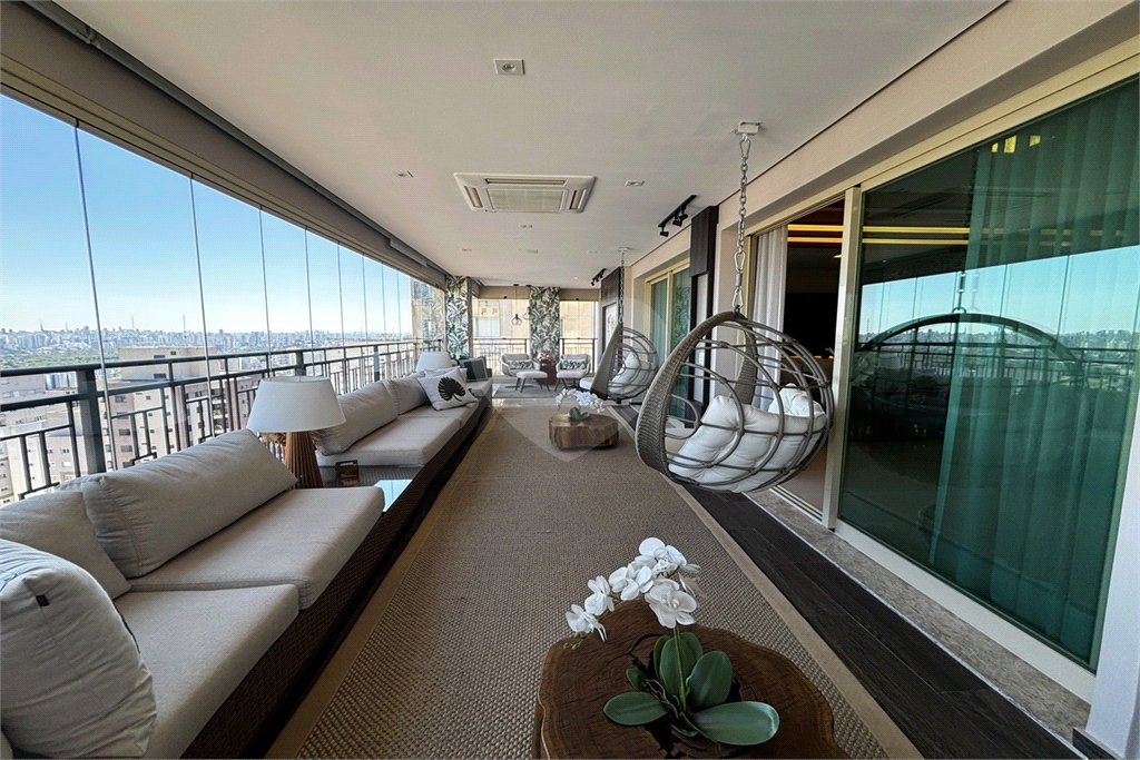 Apartamento porteira fechada com 3 suítes e 6 vagas em Santana