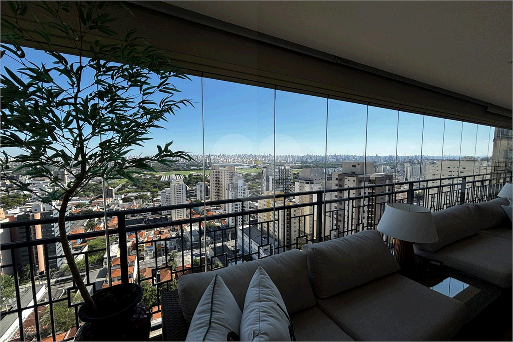 Apartamento porteira fechada com 3 suítes e 6 vagas em Santana