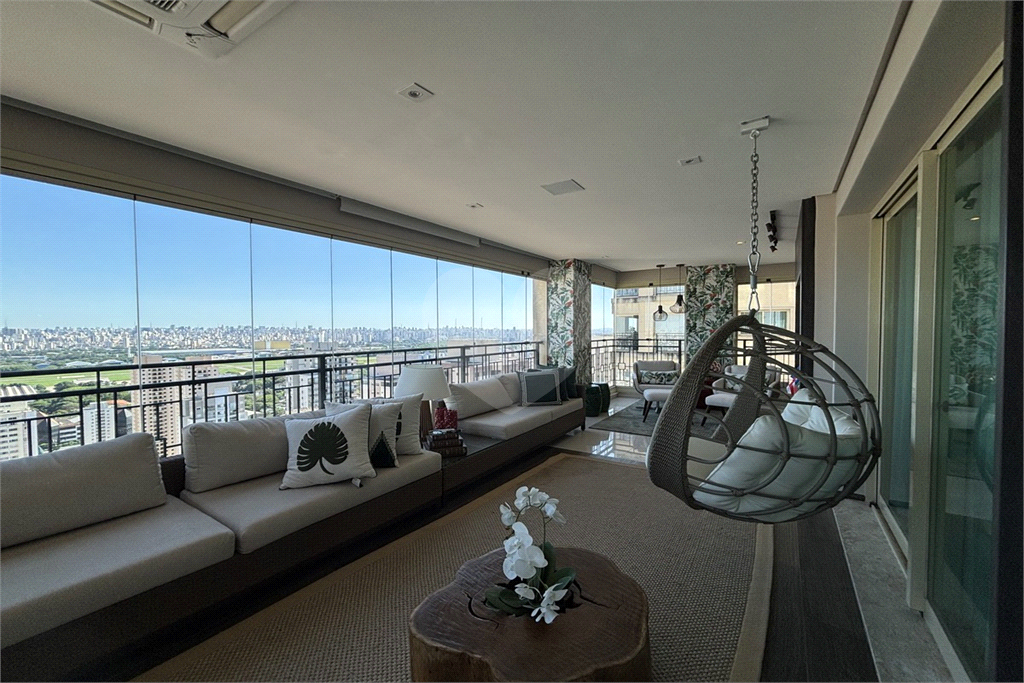 Apartamento porteira fechada com 3 suítes e 6 vagas em Santana