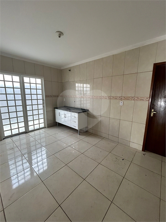 Casa à venda com 2 quartos, 60m² - Foto 2