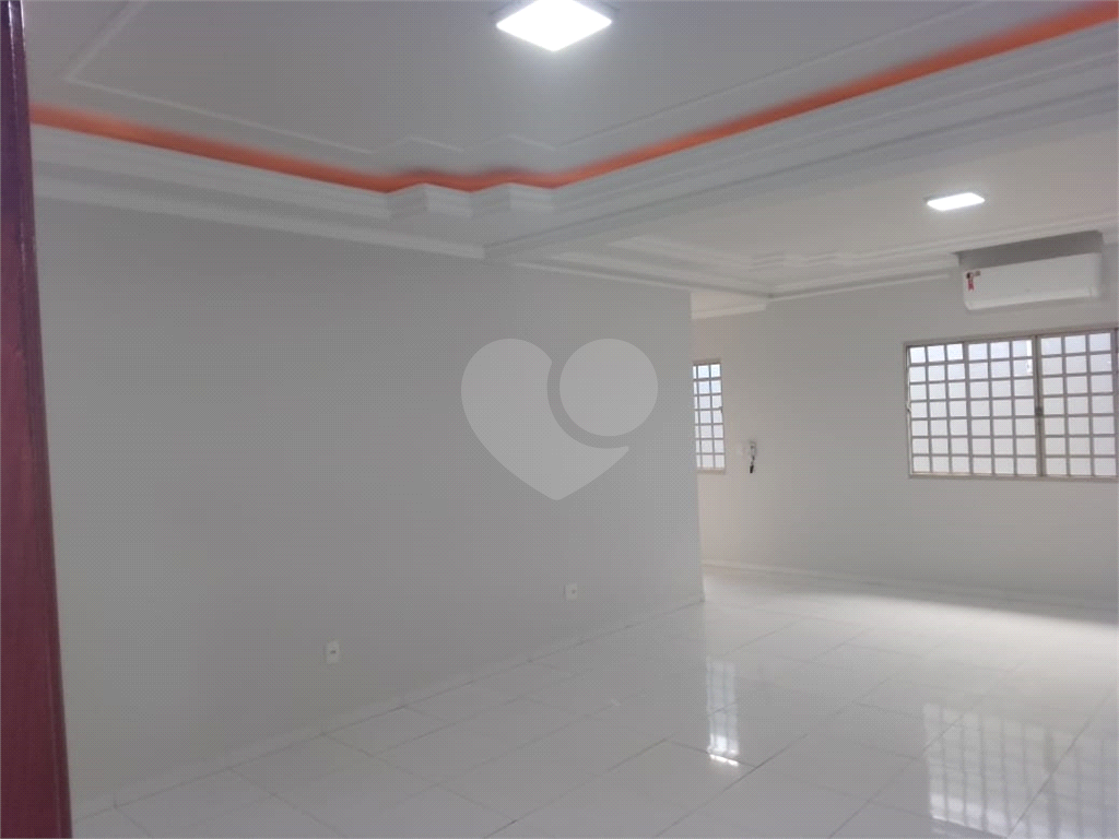 Casa à venda e aluguel com 3 quartos, 298m² - Foto 18