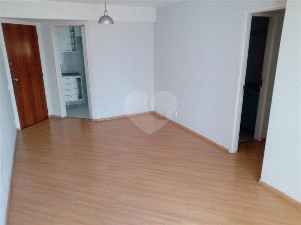 Excelente apartamento 3 dormts com sacada localizado na parte mais plana das Perdizes 
