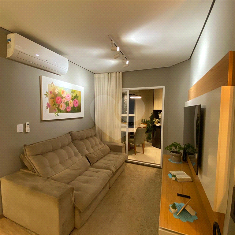 Apartamento à venda com 3 quartos, 81m² - Foto 2