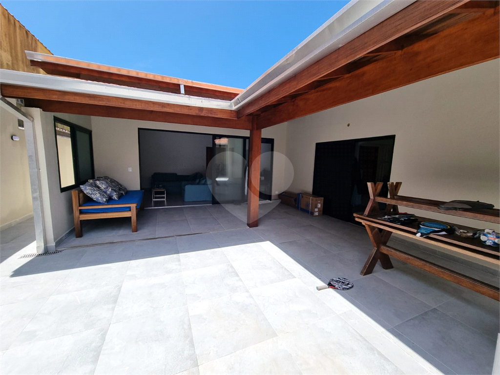 Casa à Venda na Praia de Capricórnio, 242 m² útil, 3 suítes, próximo a praia - Caraguatatuba!