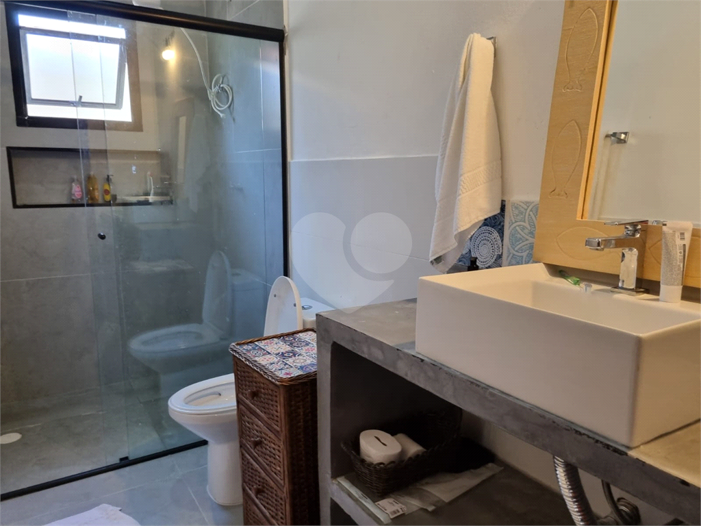 Casa à Venda na Praia de Capricórnio, 242 m² útil, 3 suítes, próximo a praia - Caraguatatuba!