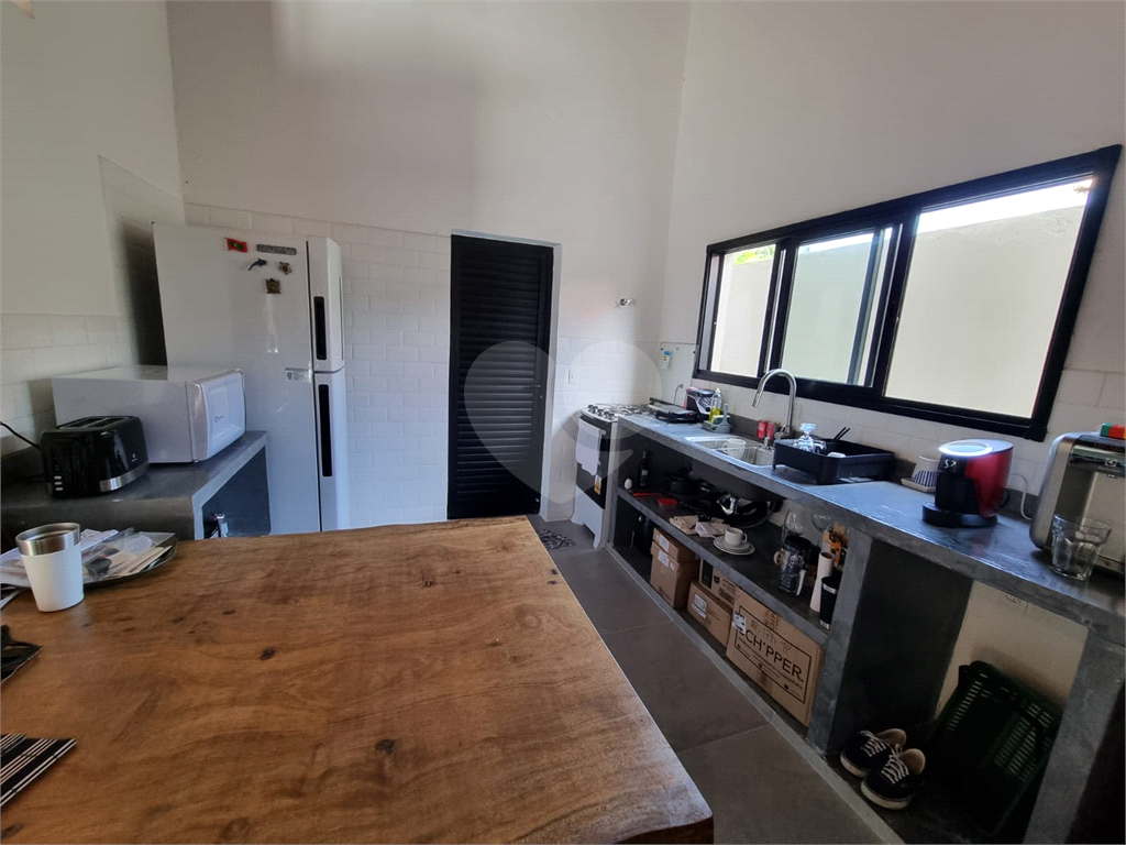 Casa à Venda na Praia de Capricórnio, 242 m² útil, 3 suítes, próximo a praia - Caraguatatuba!