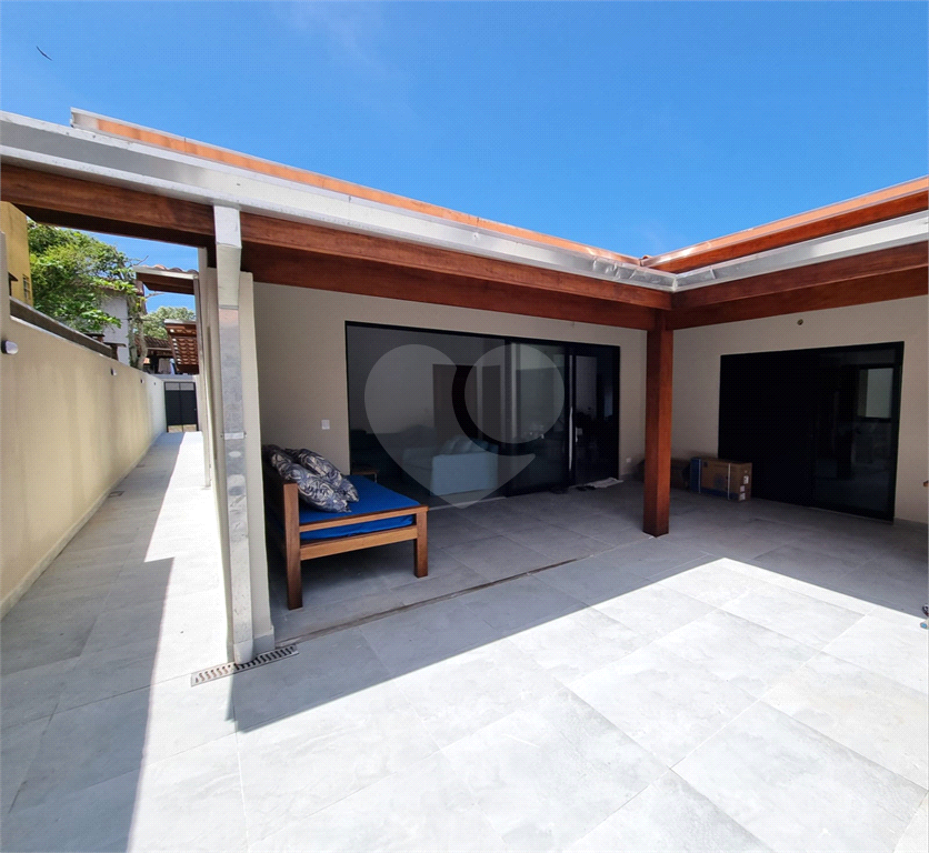 Casa à Venda na Praia de Capricórnio, 242 m² útil, 3 suítes, próximo a praia - Caraguatatuba!